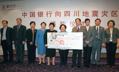 2008年5月14日上午，張燕玲副行長將一張面額1,000萬的現金支票交到了中國紅十字會總會彭珮云會長手中，代表中國銀行向汶川地震受災地區人民捐款。
