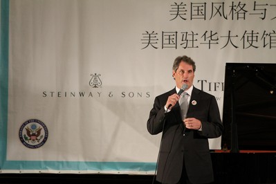 施坦威樂器公司董事長和首席執行官邁克爾&#8226;斯威尼（Michael Sweeney）先生受邀做簡短發言